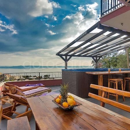 Holiday Home Darius With Hot Tub ماكارسكا المظهر الخارجي الصورة