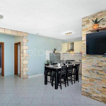 Holiday Home Darius With Hot Tub ماكارسكا المظهر الخارجي الصورة