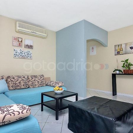 Holiday Home Darius With Hot Tub ماكارسكا المظهر الخارجي الصورة