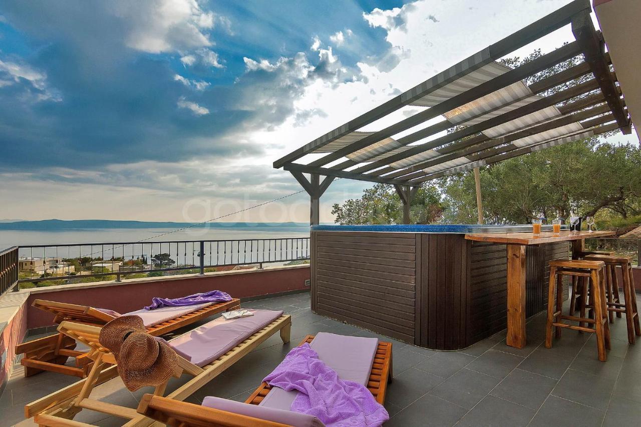 Holiday Home Darius With Hot Tub ماكارسكا المظهر الخارجي الصورة