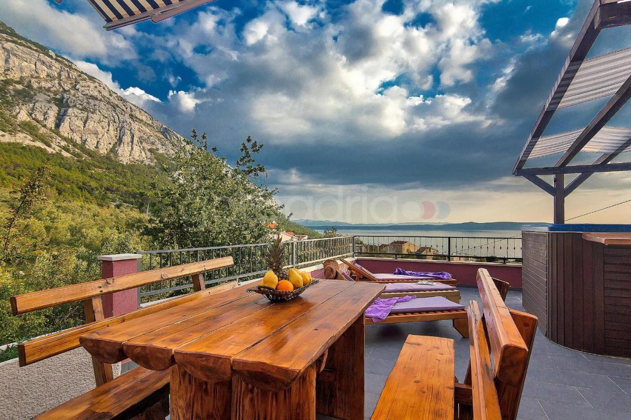 Holiday Home Darius With Hot Tub ماكارسكا المظهر الخارجي الصورة