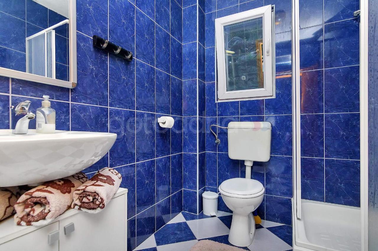 Holiday Home Darius With Hot Tub ماكارسكا المظهر الخارجي الصورة